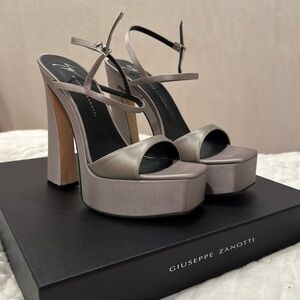 Brand new 6” Giuseppe Zanotti platform heel pewter